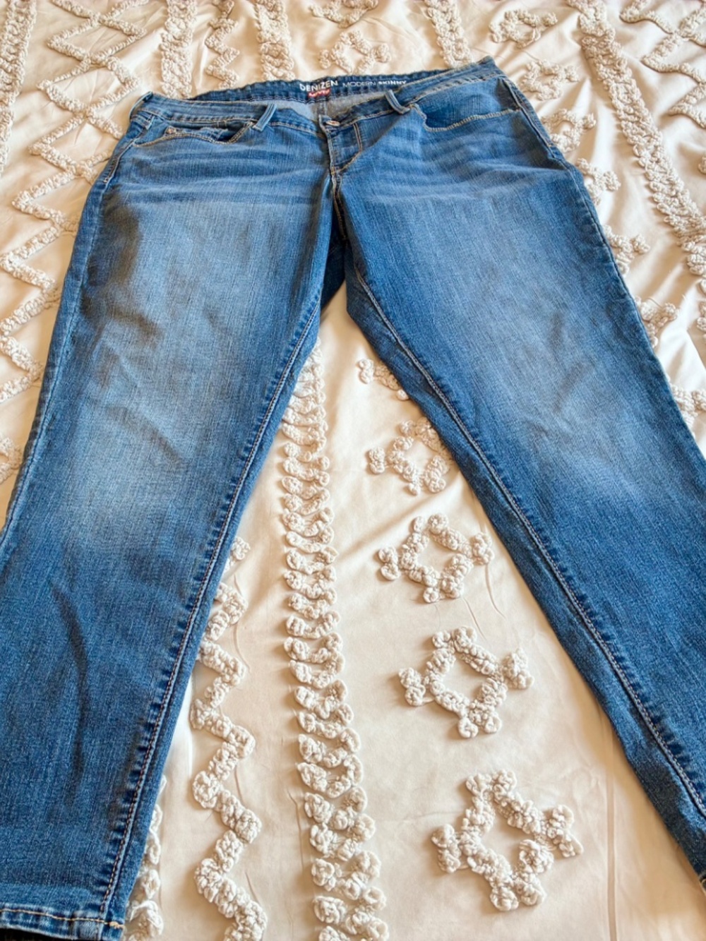 Denizen from Levi’s Modern Skinny Jeans - Picture 3 of 9